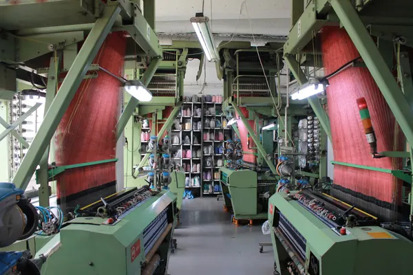 Weaving looms working side by side in the Erta Etiket weaving hall